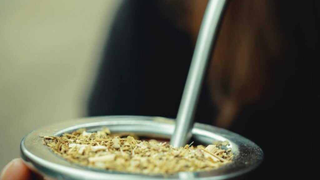 vuelve el mate en la escuela