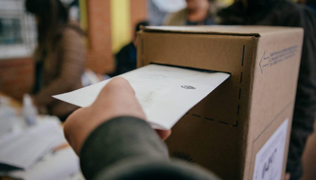 elecciones misiones urna