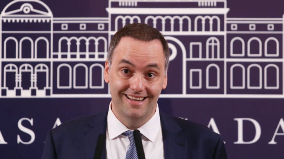 adorni