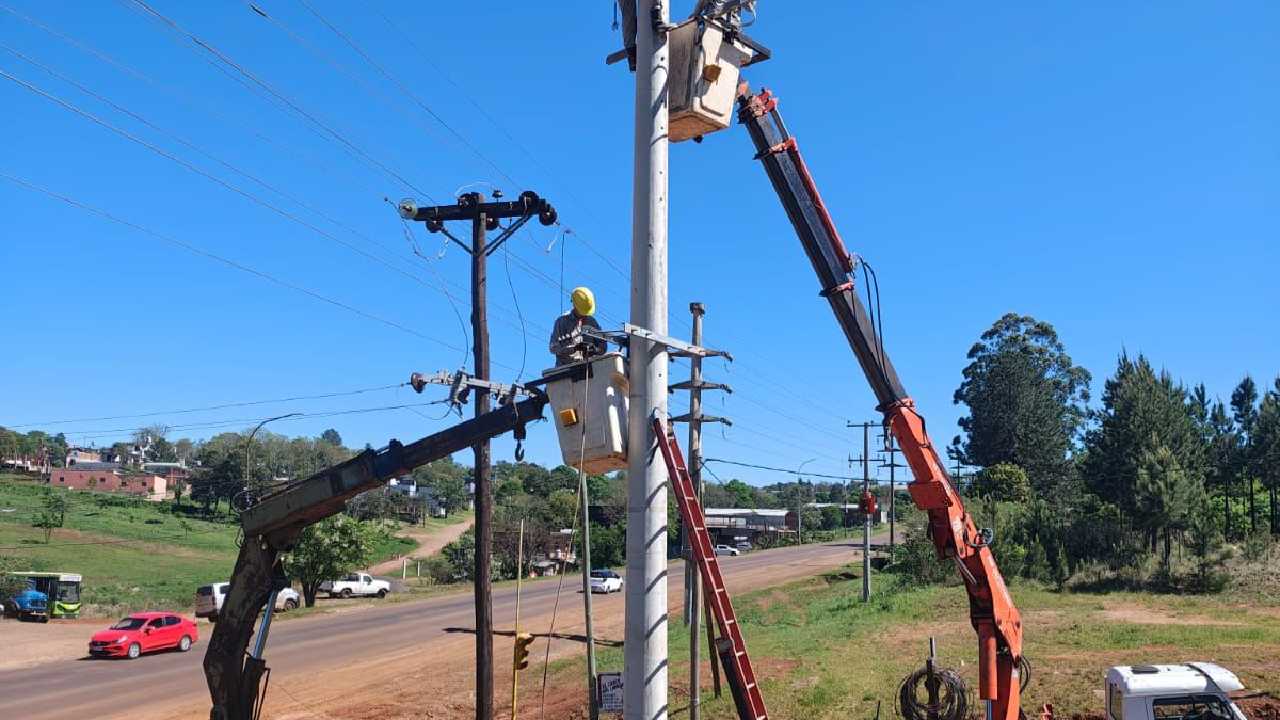 Avanzan obras para el servicio eléctrico en Profundidad y San Vicente ...